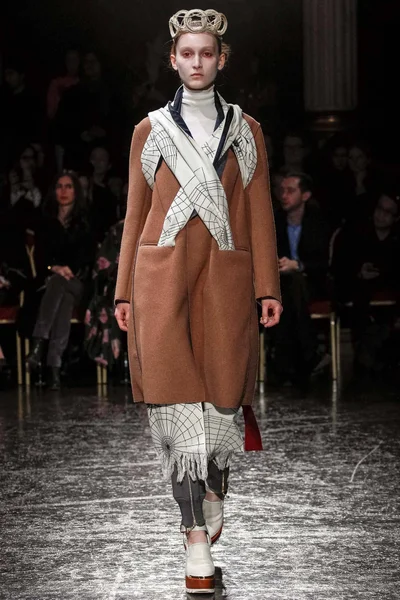 Look 4